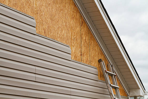 Professional Siding Contractor technician working in Ingleside, MD